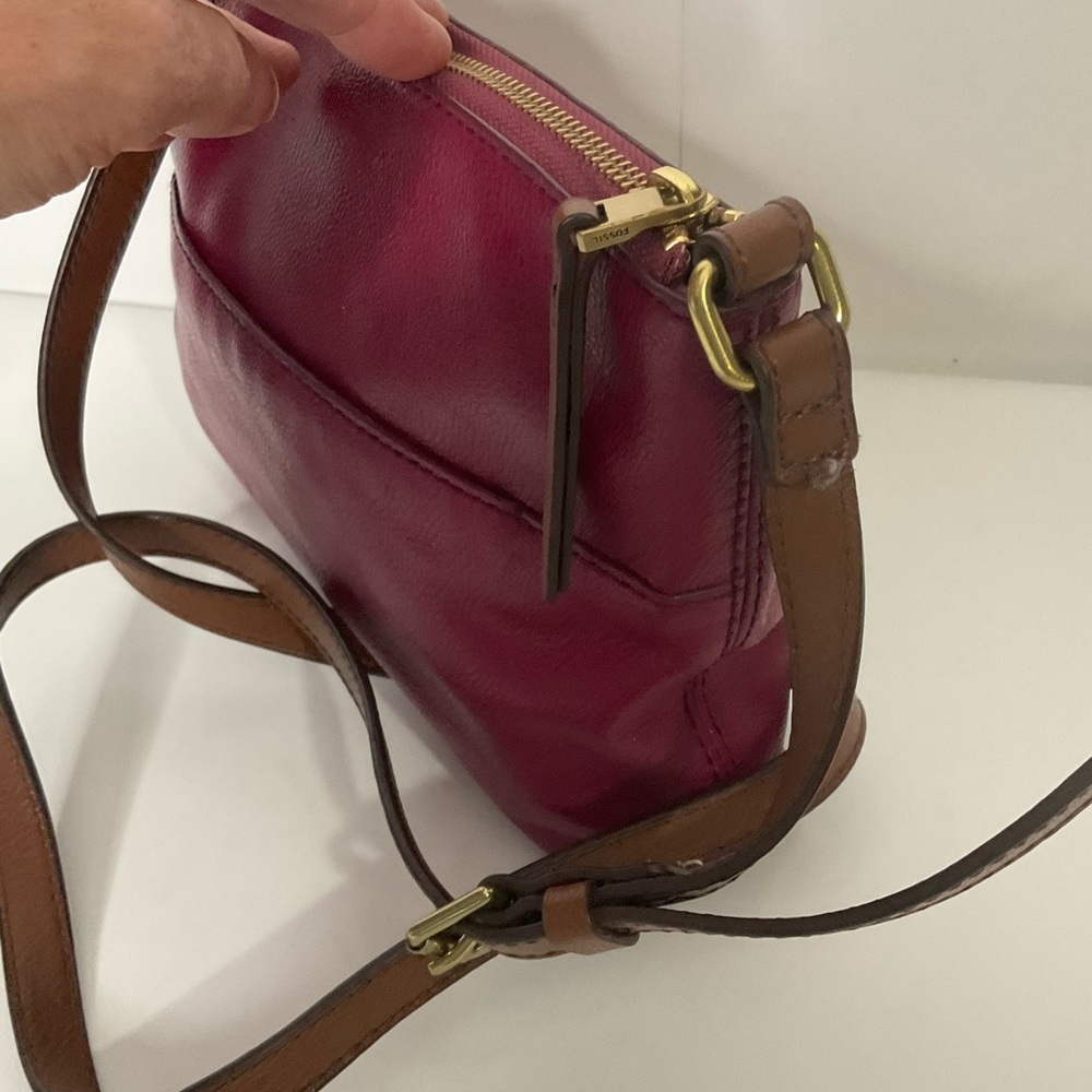 Fossil Fuchsia Leather Multi Pocket Crossbody Bag - Picture 4 of 16